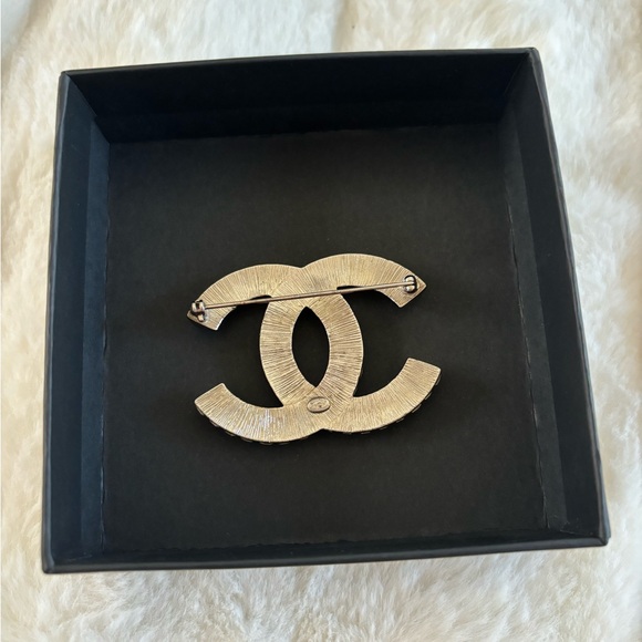 CHANEL CC Logo Signature Silver With Crystal Brooch - Picture 5 of 9